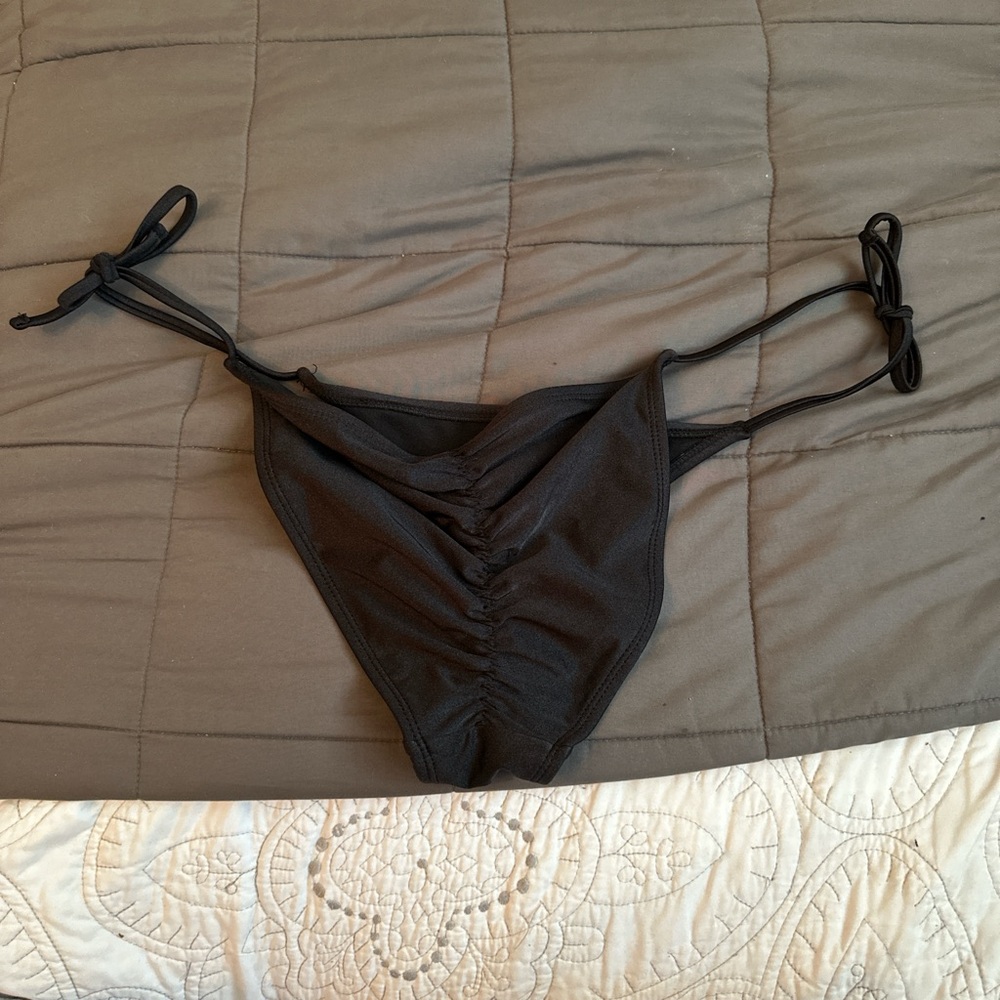 Bikini Set - Picture 6 of 8